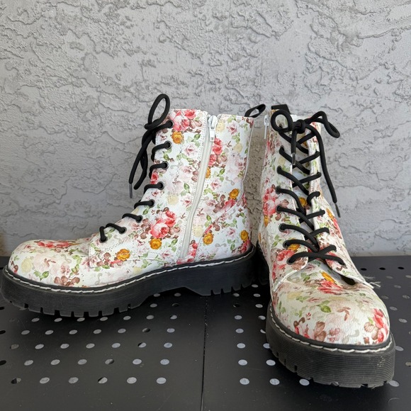 UNIONBAY Hayden White Rose Combat Boots Womens 11 Floral Chukka Streetwear - Picture 7 of 9